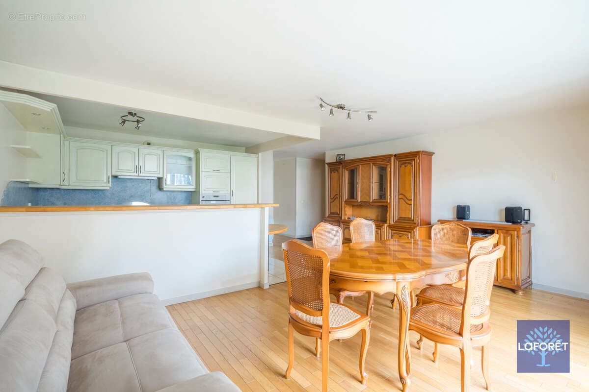 Appartement à LES PAVILLONS-SOUS-BOIS