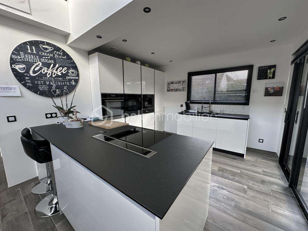 Maison à MOISSY-CRAMAYEL