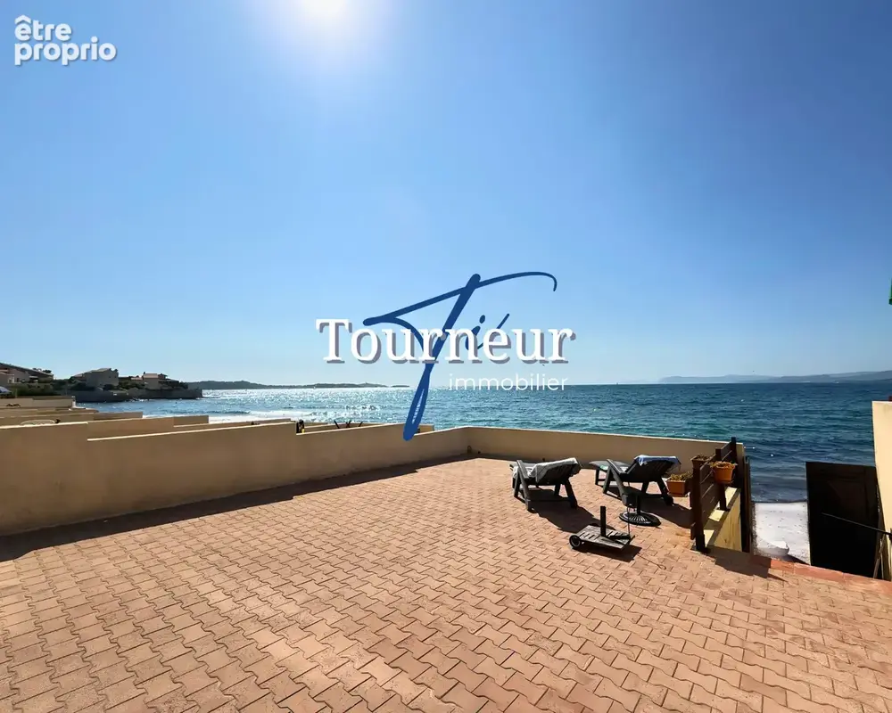 Unique ! les pieds dans l'eau ! beau t2 vue mer imprenable terrasse de 77m2 acces direct plage ! - photo 3