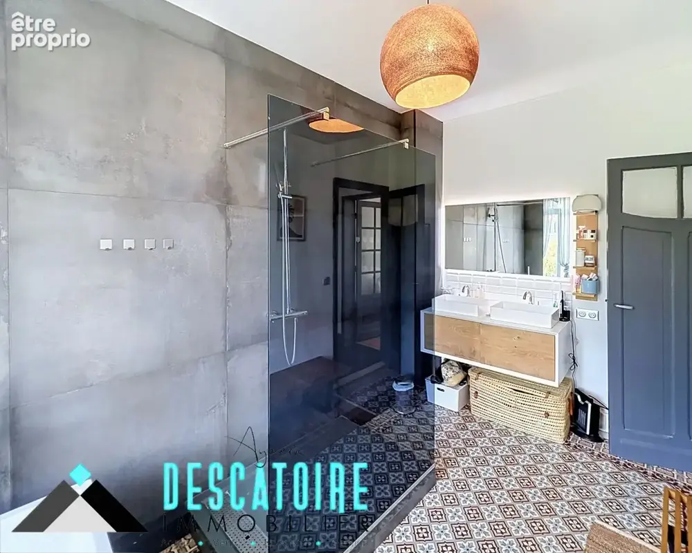 Maison familiale avec jardin et garages - photo 11
