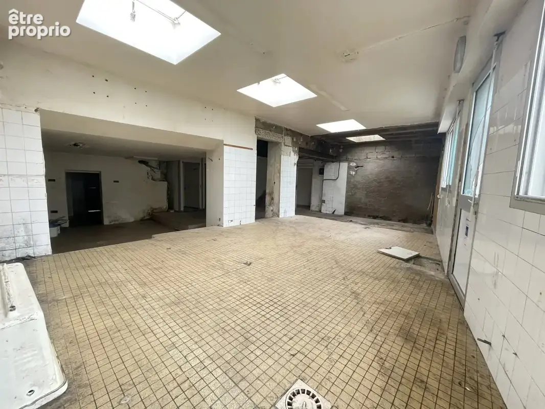 Immeuble de bourg à rénover pour habiter ou investir  275 m² env. + Terrasse 28 m² env. Vue Golfe -  80 m du Port - photo 10
