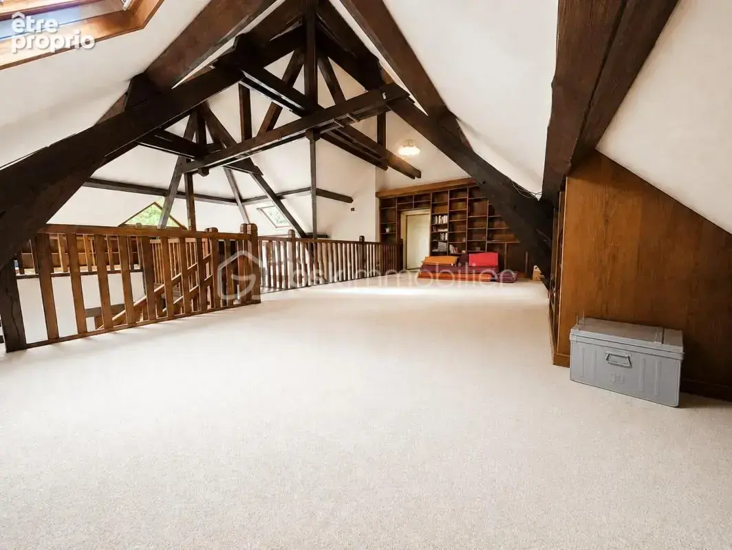 Une demeure de charme aux volumes rares, nichée dans un écrin de verdure de 7 300 m², 9 chambres, deux salles d'eau, une salle d - photo 10