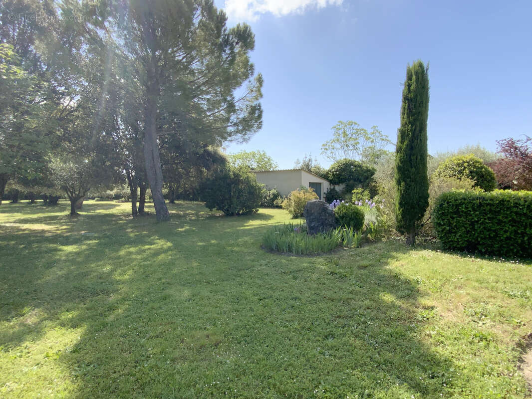 Charmante maison avec terrain arboré et piscine  à Uzès. - photo 19