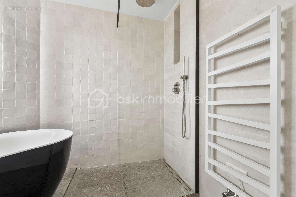 Appartement à COURBEVOIE