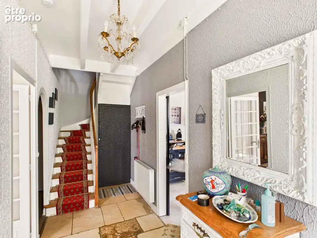 A proximité de Ruffec, magnifique maison en pierre de caractère offrant cinq chambres avec jardin, piscine et dépendances - photo 6