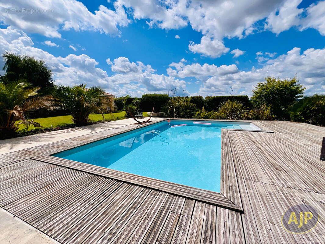 Maison à SAINT-MAGNE-DE-CASTILLON