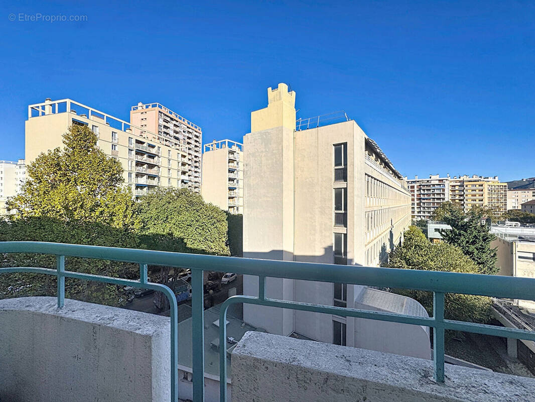 Appartement à MARSEILLE-5E