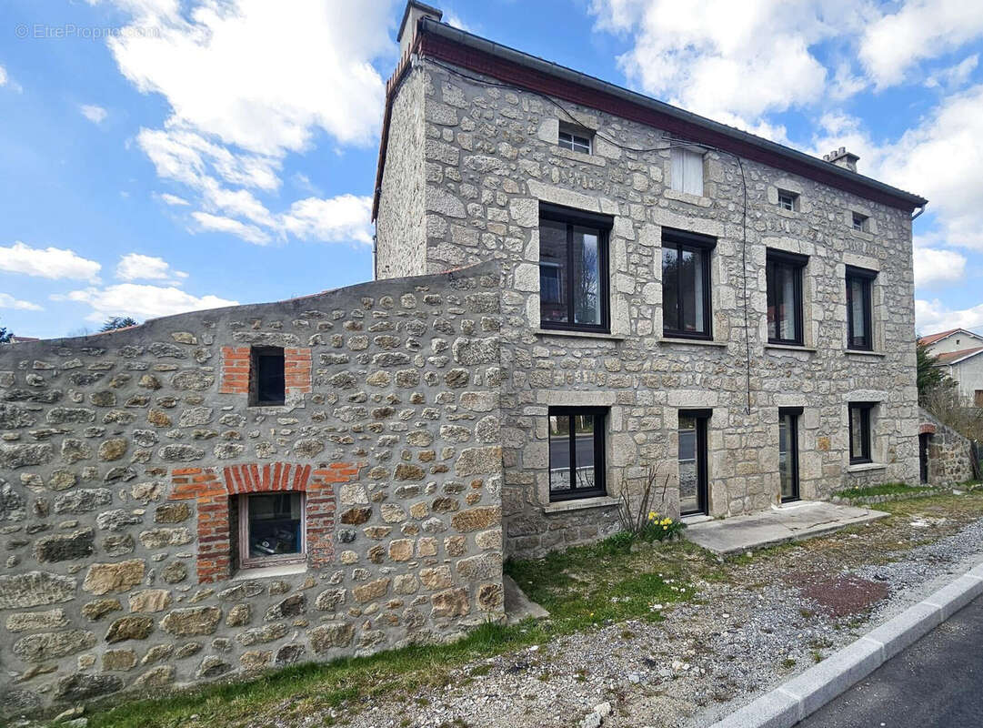 Maison à SAINT-PAL-DE-MONS