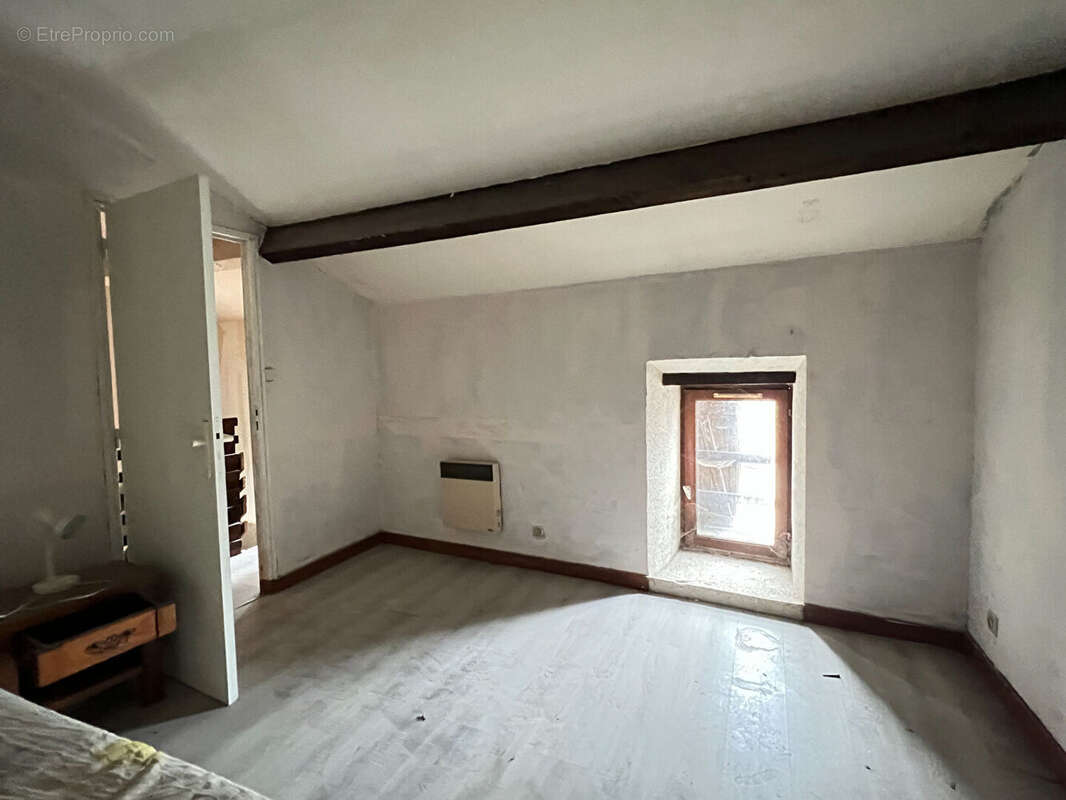 Maison à LUSSAC-LES-CHATEAUX