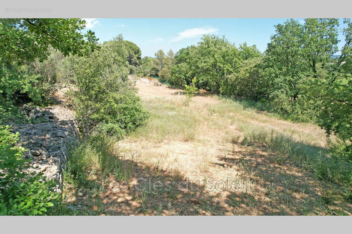 Terrain 1890 m² à Carces  - photo 4