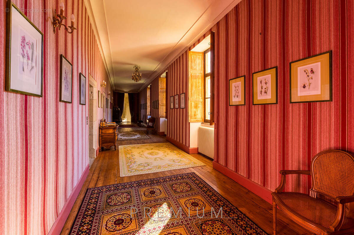 Majestueux Château du XIV siècle. Un Domaine d'Exception aux Portes du Sud - photo 13