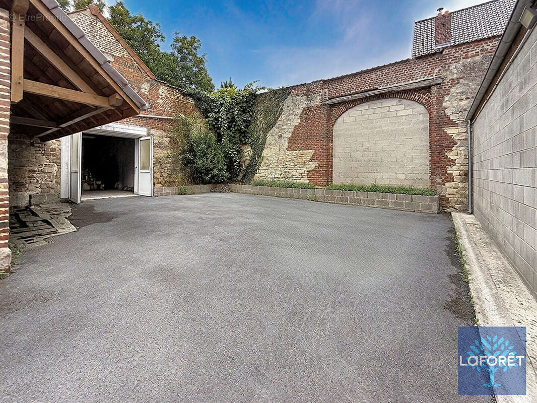 Magnifique maison avec stationnements et dépendances à Haspres - photo 15