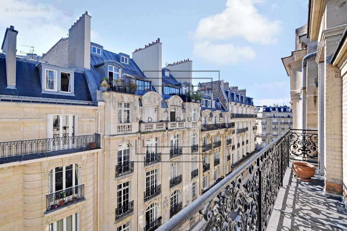 Appartement à PARIS-16E