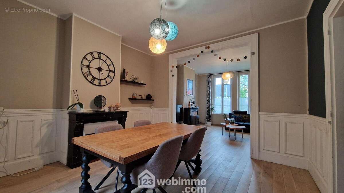 Un double séjour de 34 m² avec... - Maison à LAON