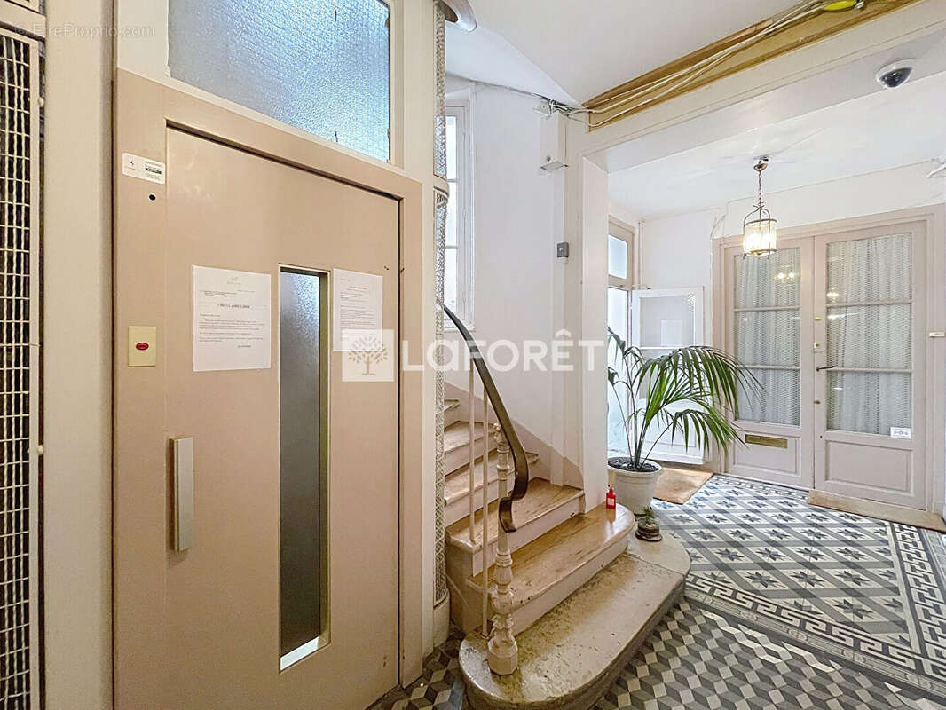 Appartement à PARIS-16E
