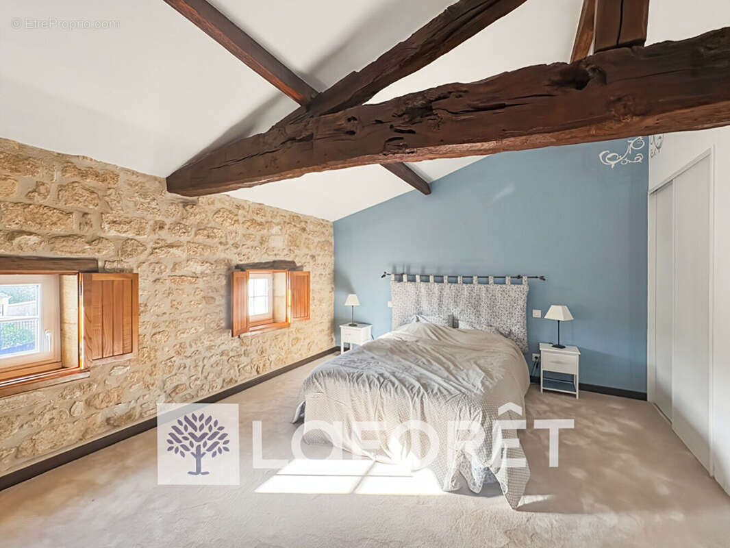 Maison à SAINT-GENIS-DE-SAINTONGE