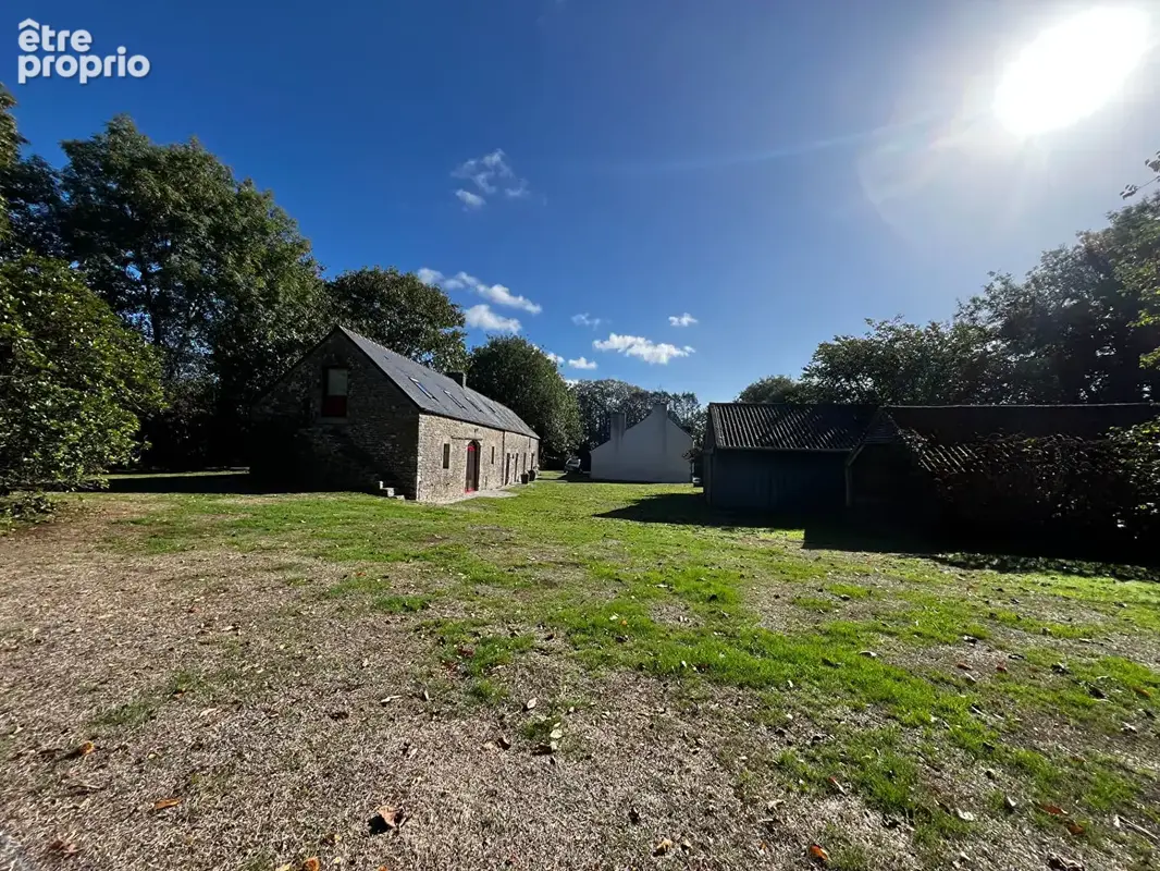 A VENDRE A SAINT-YVI - Ancienne ferme avec deux habitations, dépendances et plus de 6 000 m² de terrain - photo 24