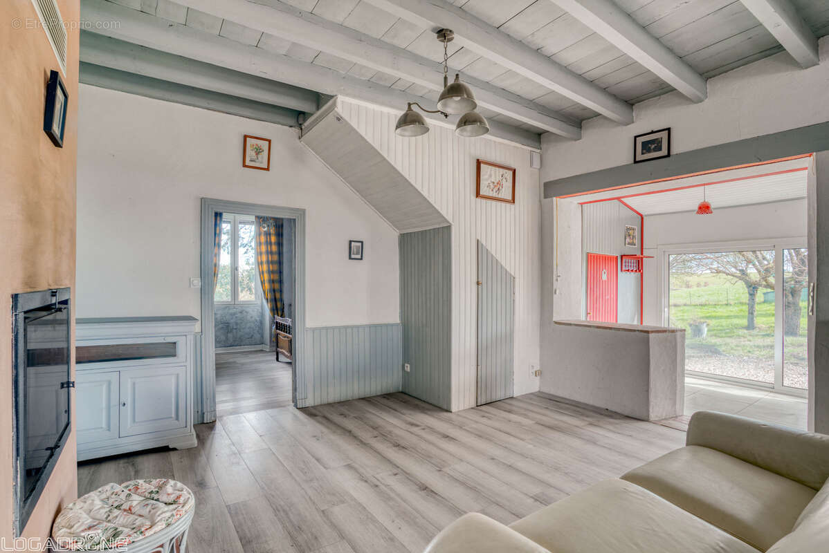 Ensemble avec deux habitations avec hangar sur un terrain de plus de 5 hectares - photo 18