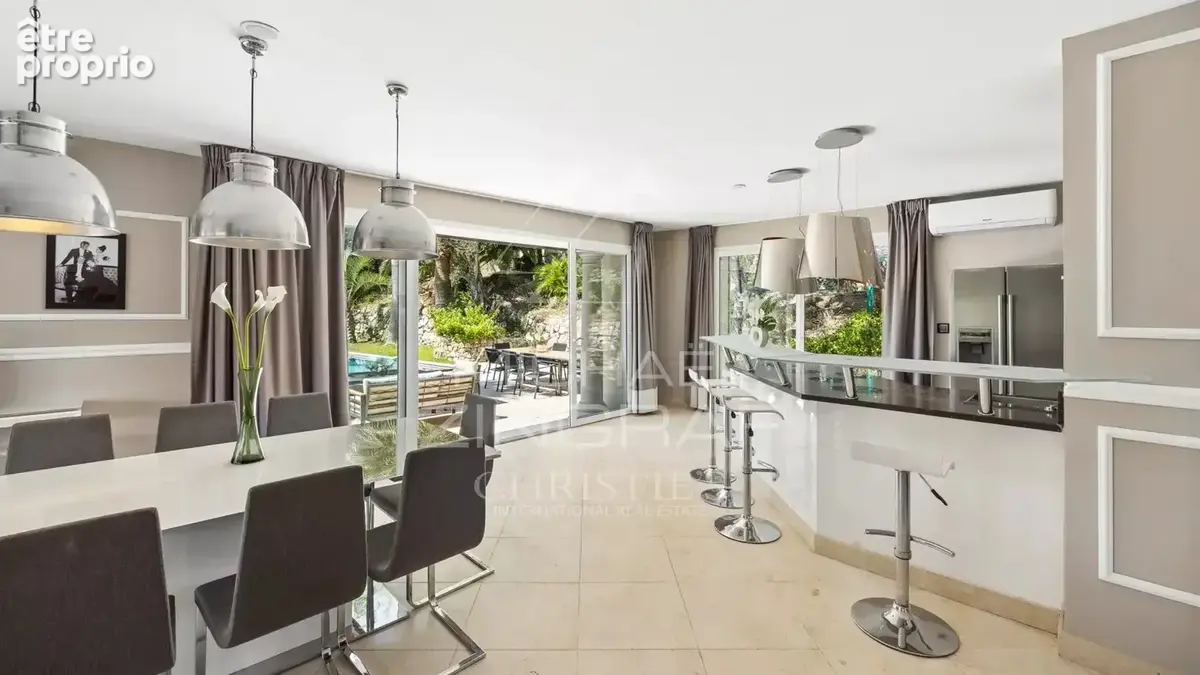 Grasse – Élégante villa rénovée avec piscine et vue dégagée - photo 5