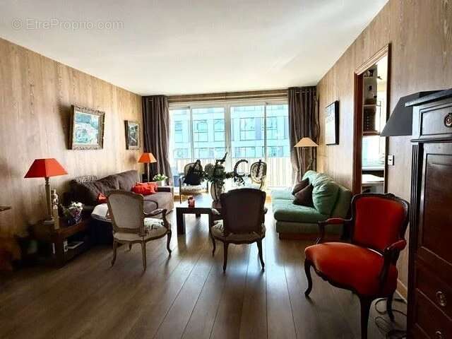 Appartement à COURBEVOIE