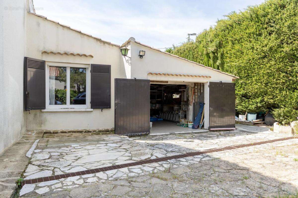 Maison à PELISSANNE