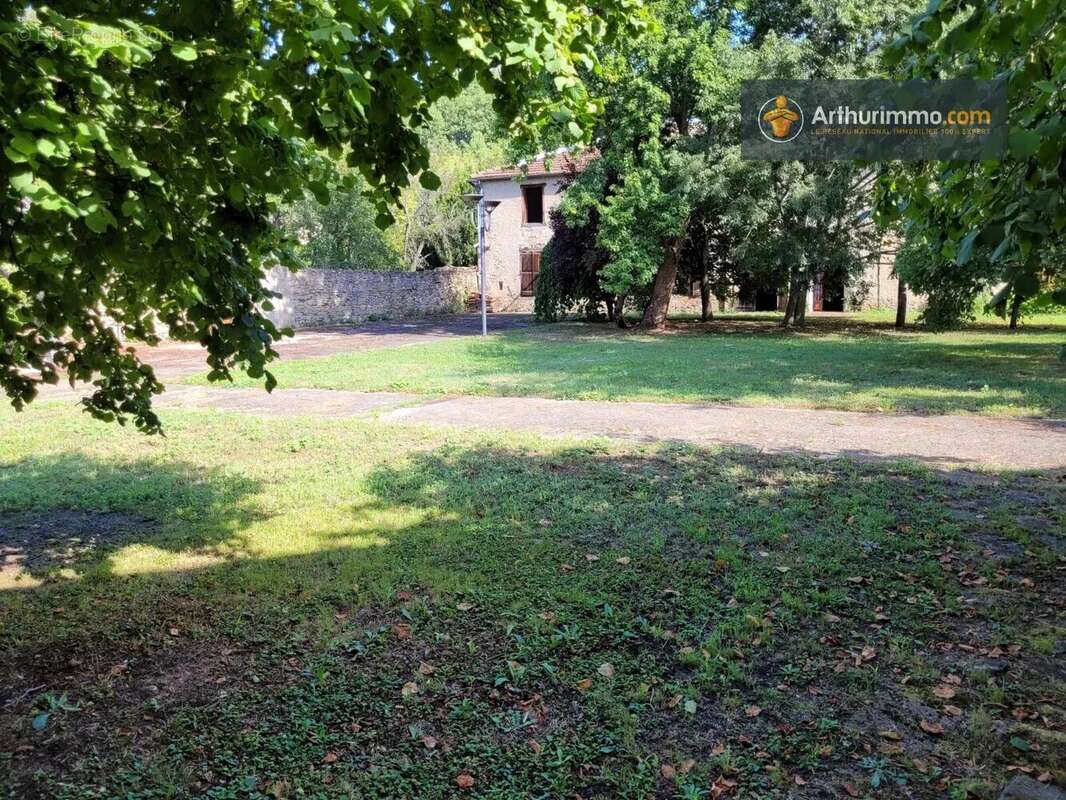 Maison à SAINTE-COLOMBE-SUR-L&#039;HERS