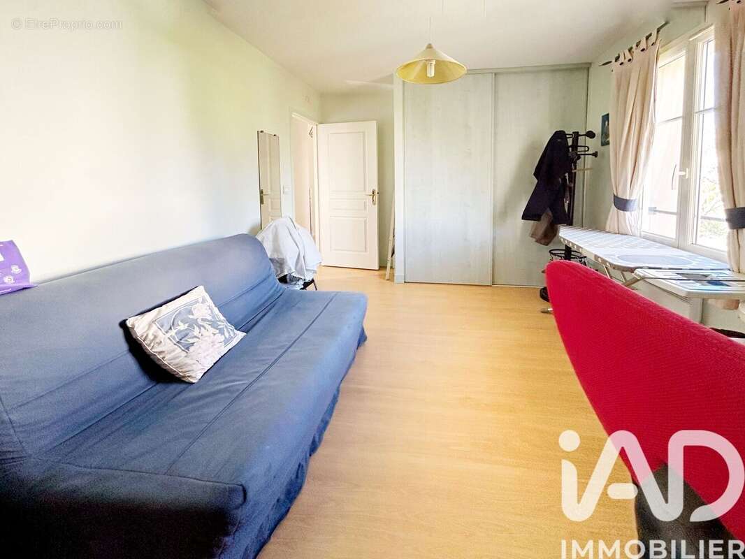 Maison 150 m² à Fontenay-Le-Fleury  - photo 9