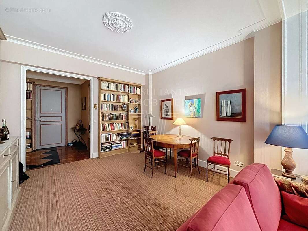 Appartement à PARIS-16E