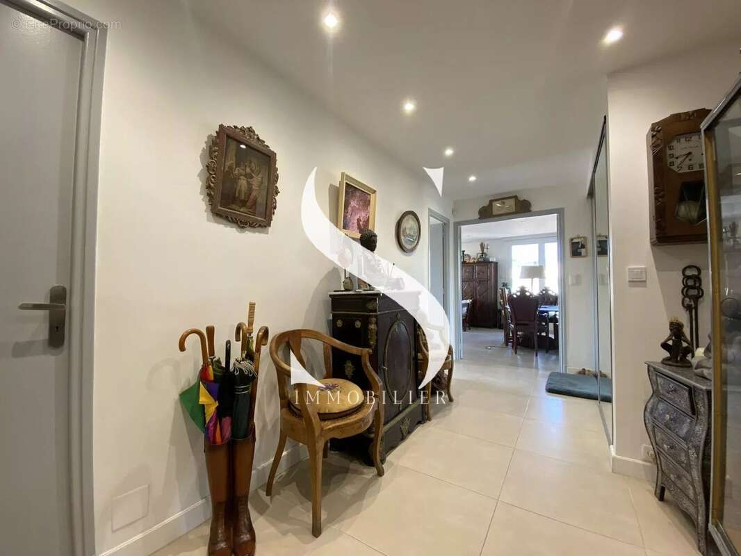 Appartement à VALLAURIS