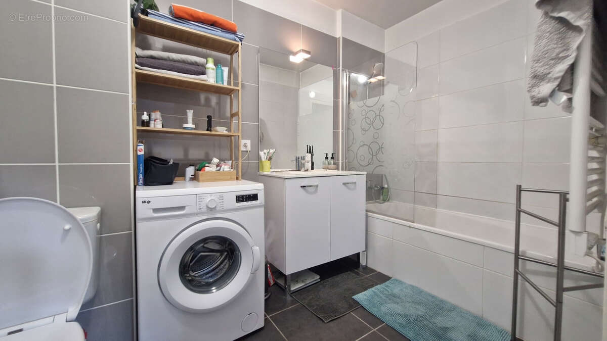 Appartement à CHATEAUNEUF-LE-ROUGE