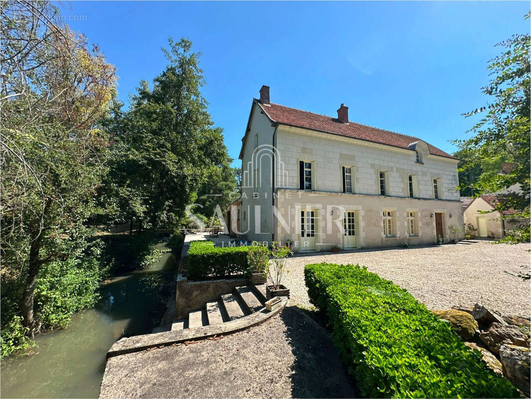 Entre Montrichard et Saint-Aignan - Moulin avec dépendances et étang. - photo 2