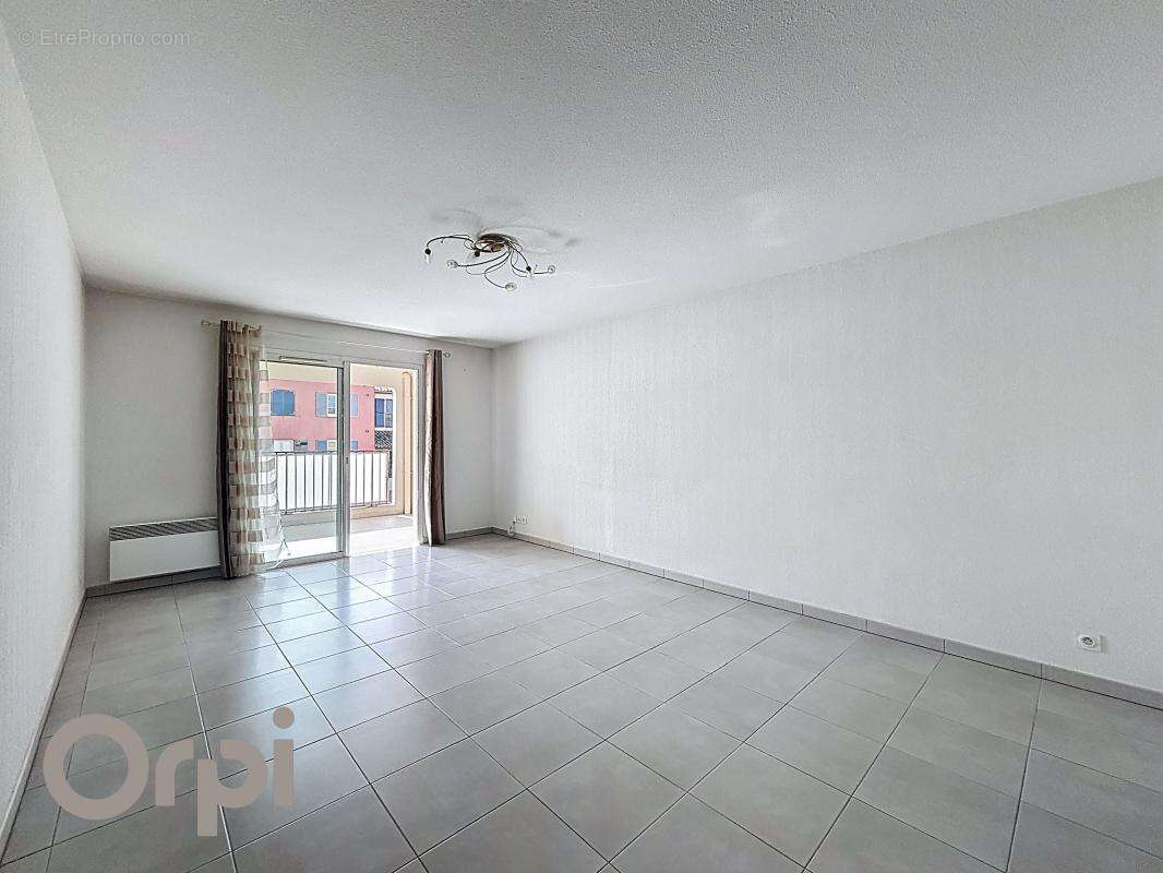 Appartement à ROQUEBRUNE-SUR-ARGENS