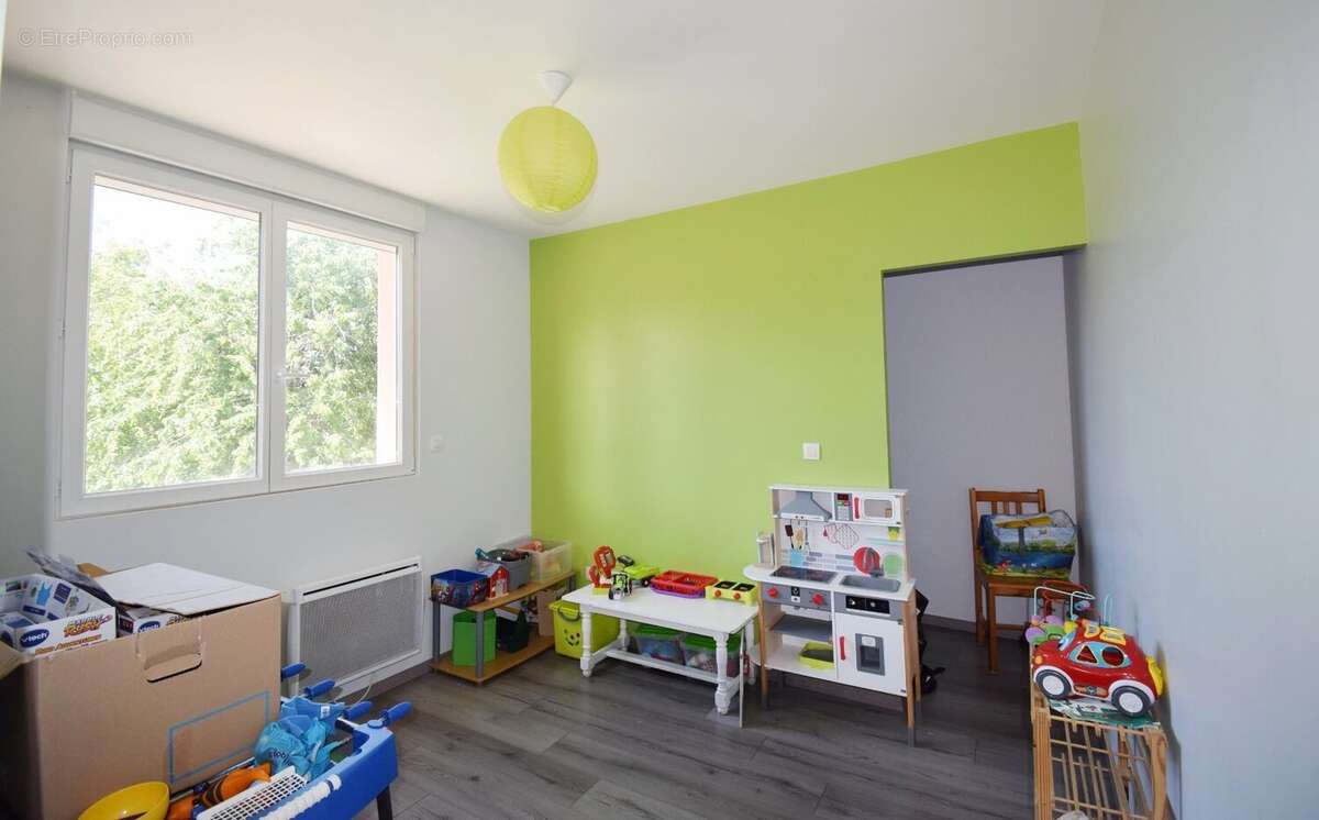 Maison à CREUZIER-LE-VIEUX