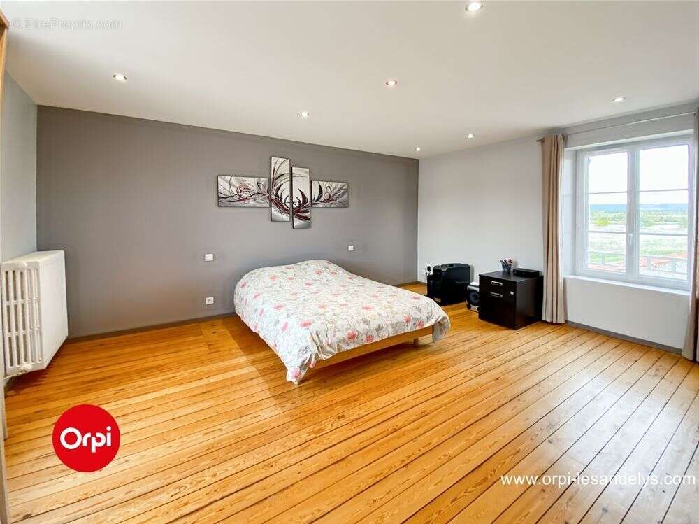 Maison à COURCELLES-SUR-SEINE