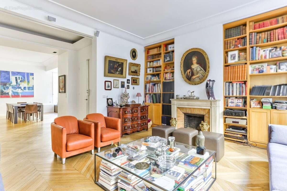 Appartement à PARIS-16E