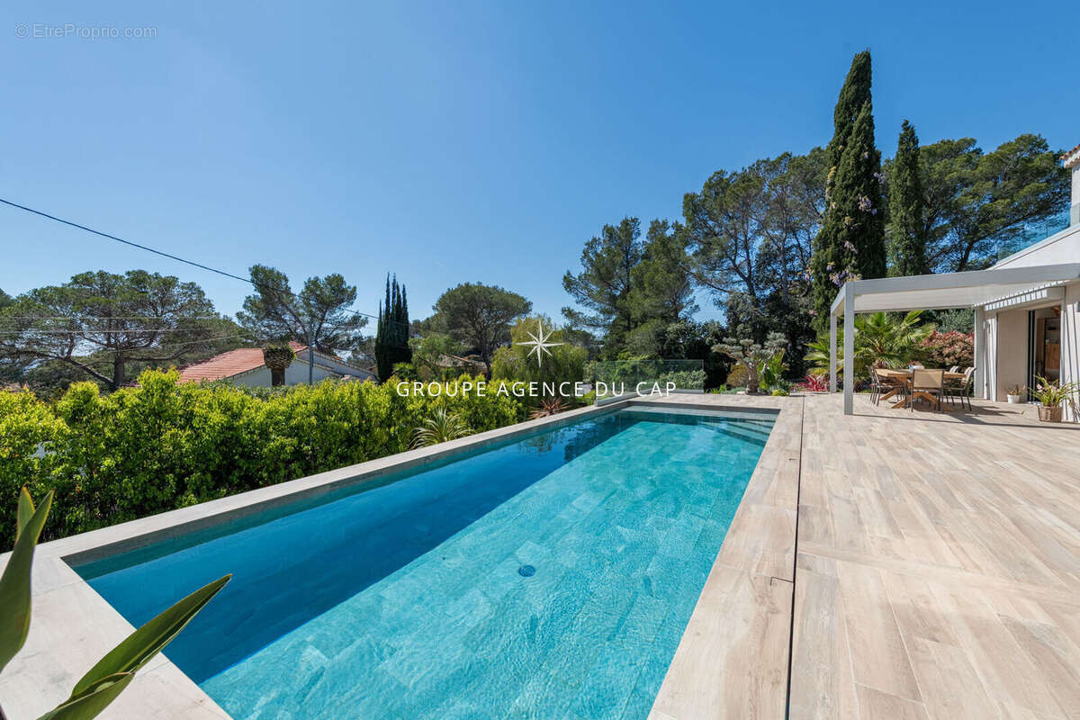 Saint raphael villa entierement renovee calme et apercue mer - photo 17
