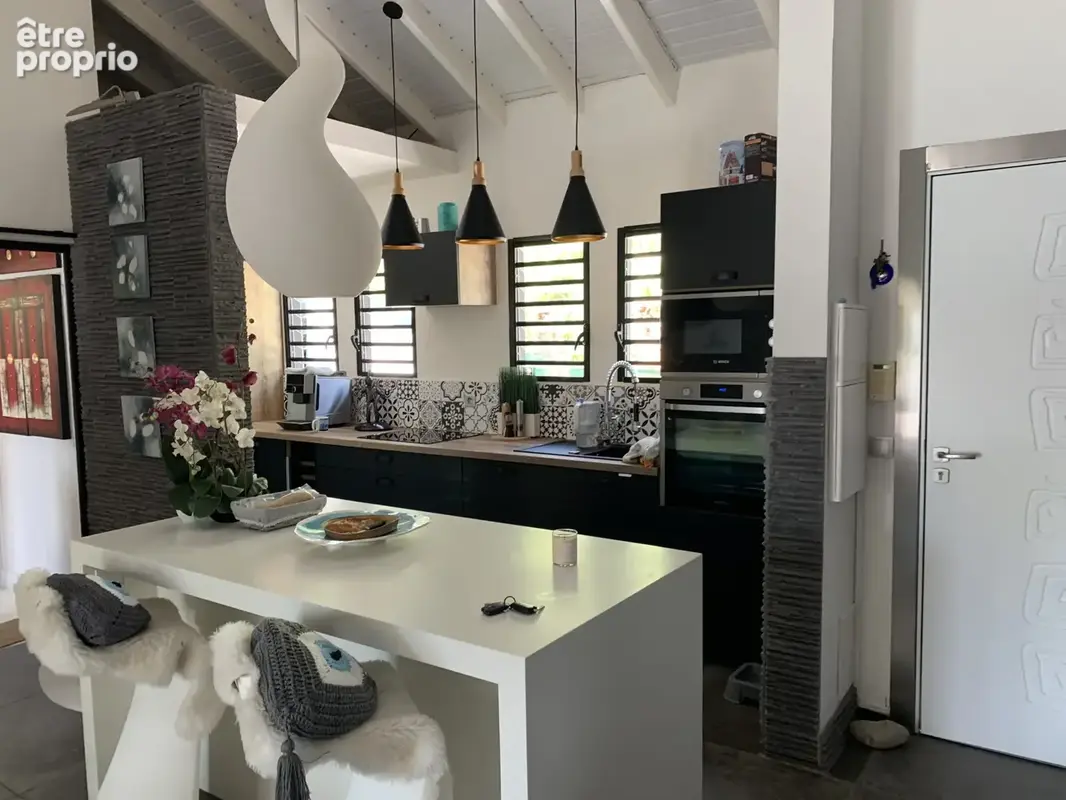 Baie orientale :  maison de plain-pied avec bungalow indépendant et piscine - photo 3