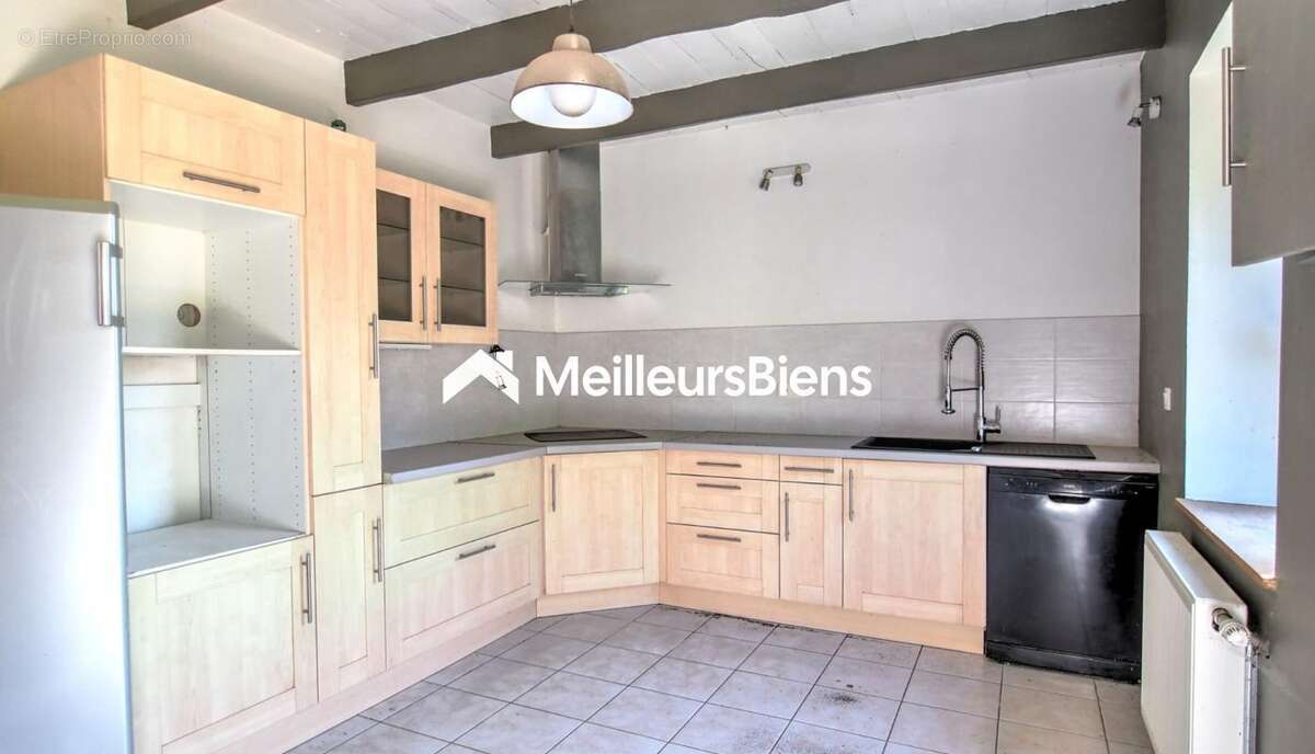 Longère à Arzano 287 m², deux maisons, 7 chambres, grand terrain - photo 17