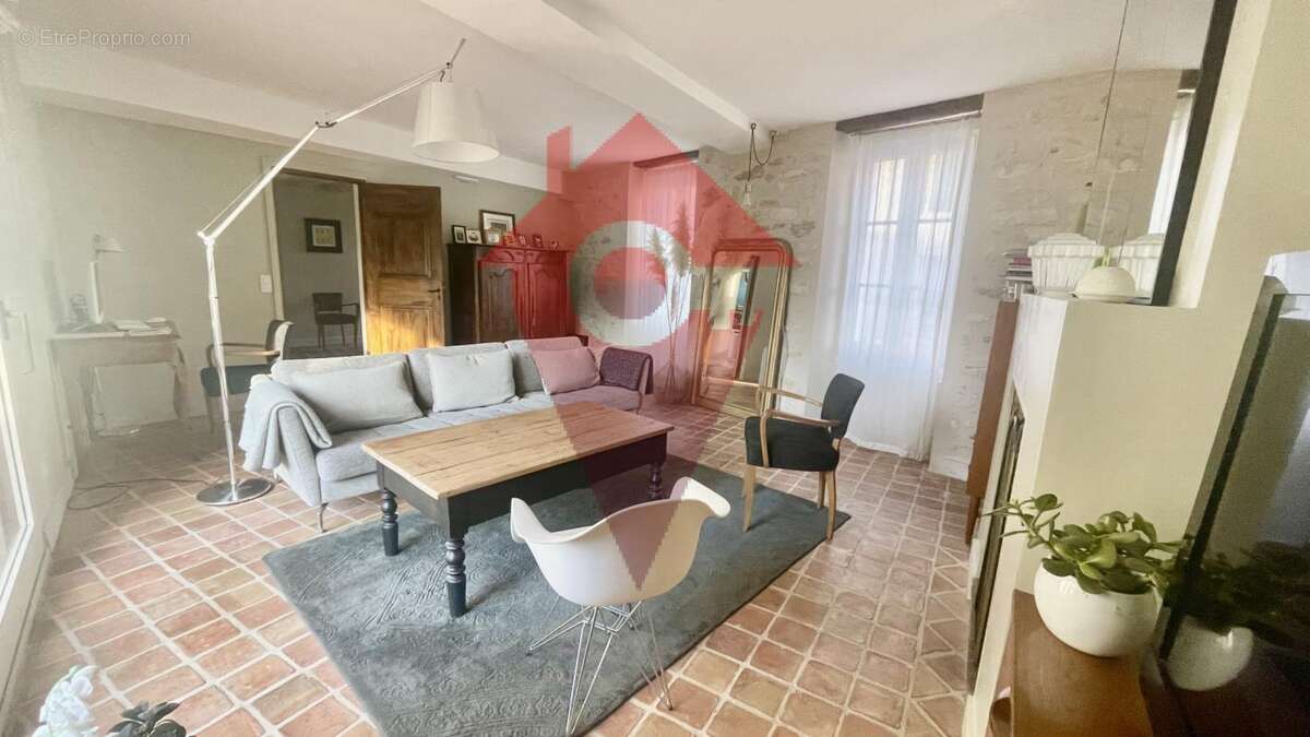 Maison à CRESPIERES