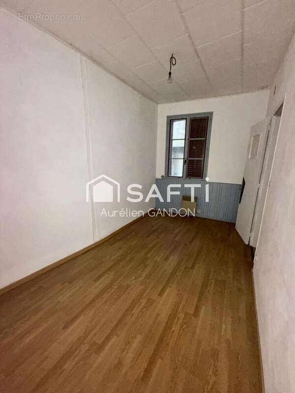 Maison 120 m² à Saint-Julien-Du-Sault  - photo 8