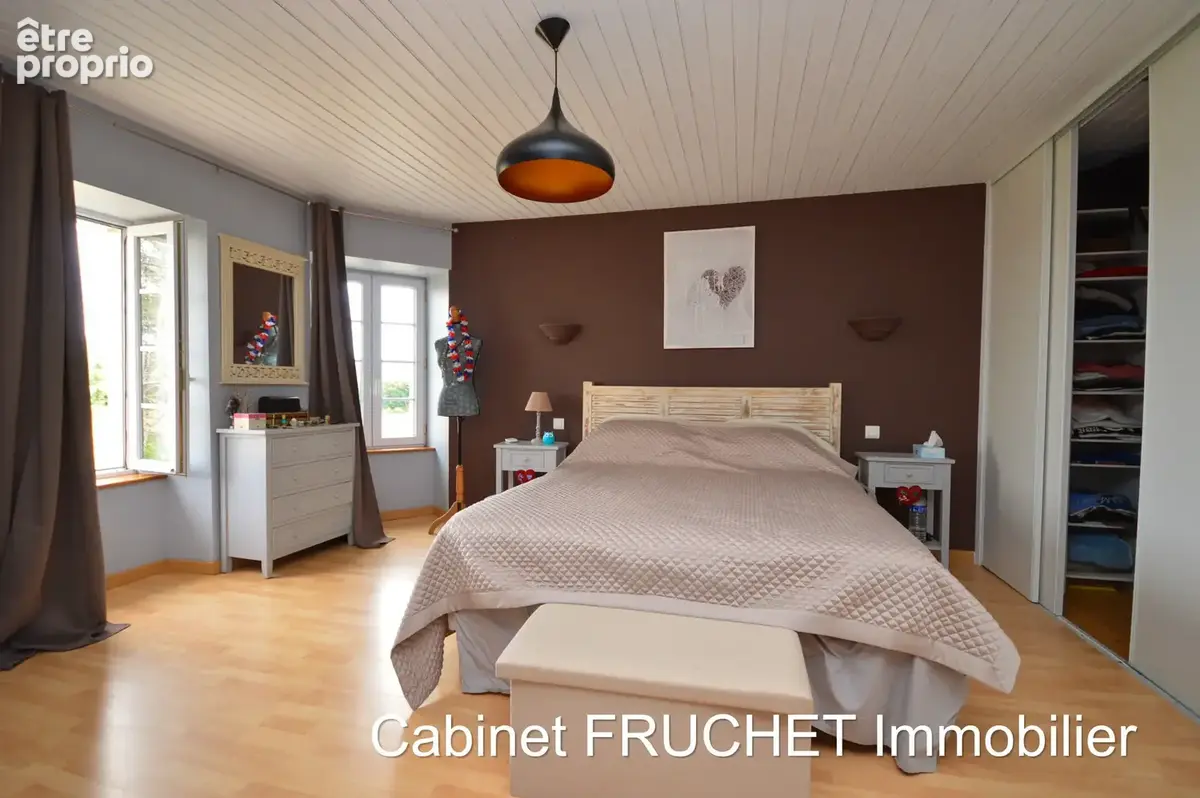 LA CAILLERE-SAINT-HILAIRE - Belle maison de caractère avec 3 chambres et bureau - photo 9