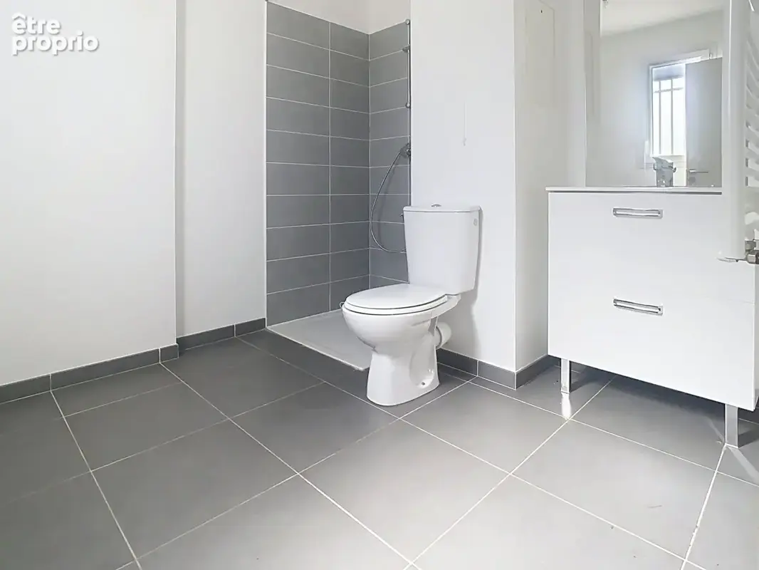 Appartement Vitrolles 2 pièce(s) 43m2  avec possibilité d'obtenir une  place de parking privative dans une résidence récente/ Se - photo 10