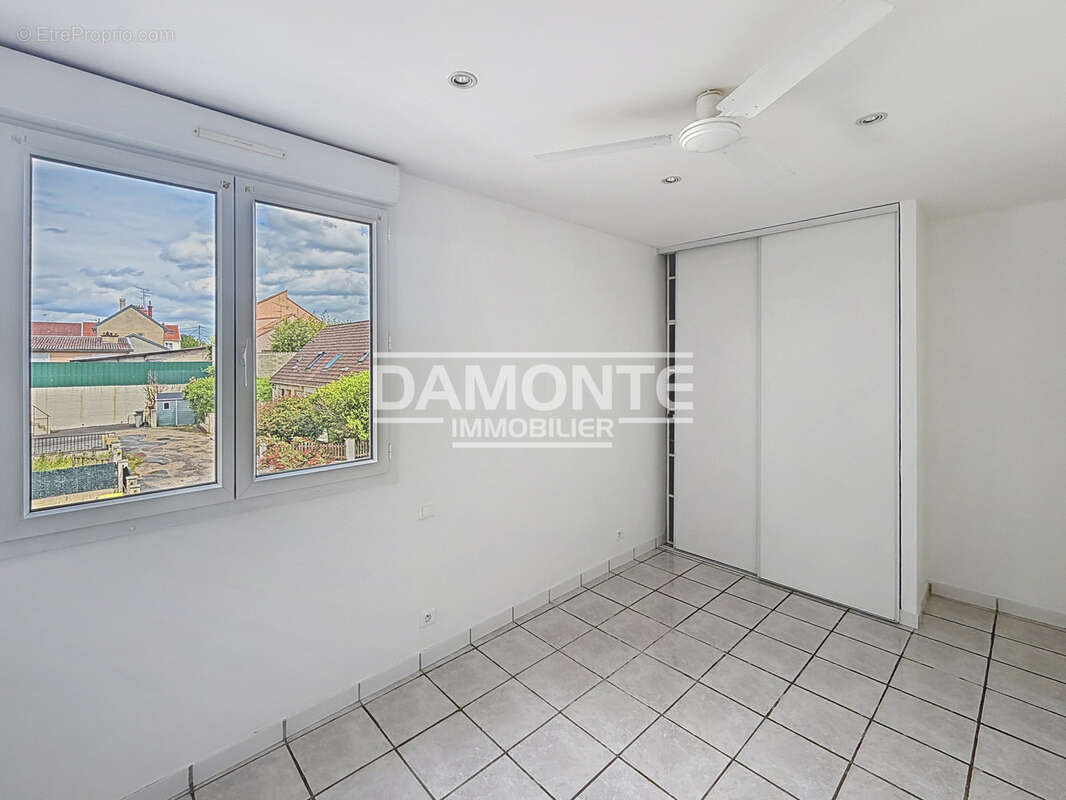 Appartement T4 - secteur calme - photo 8