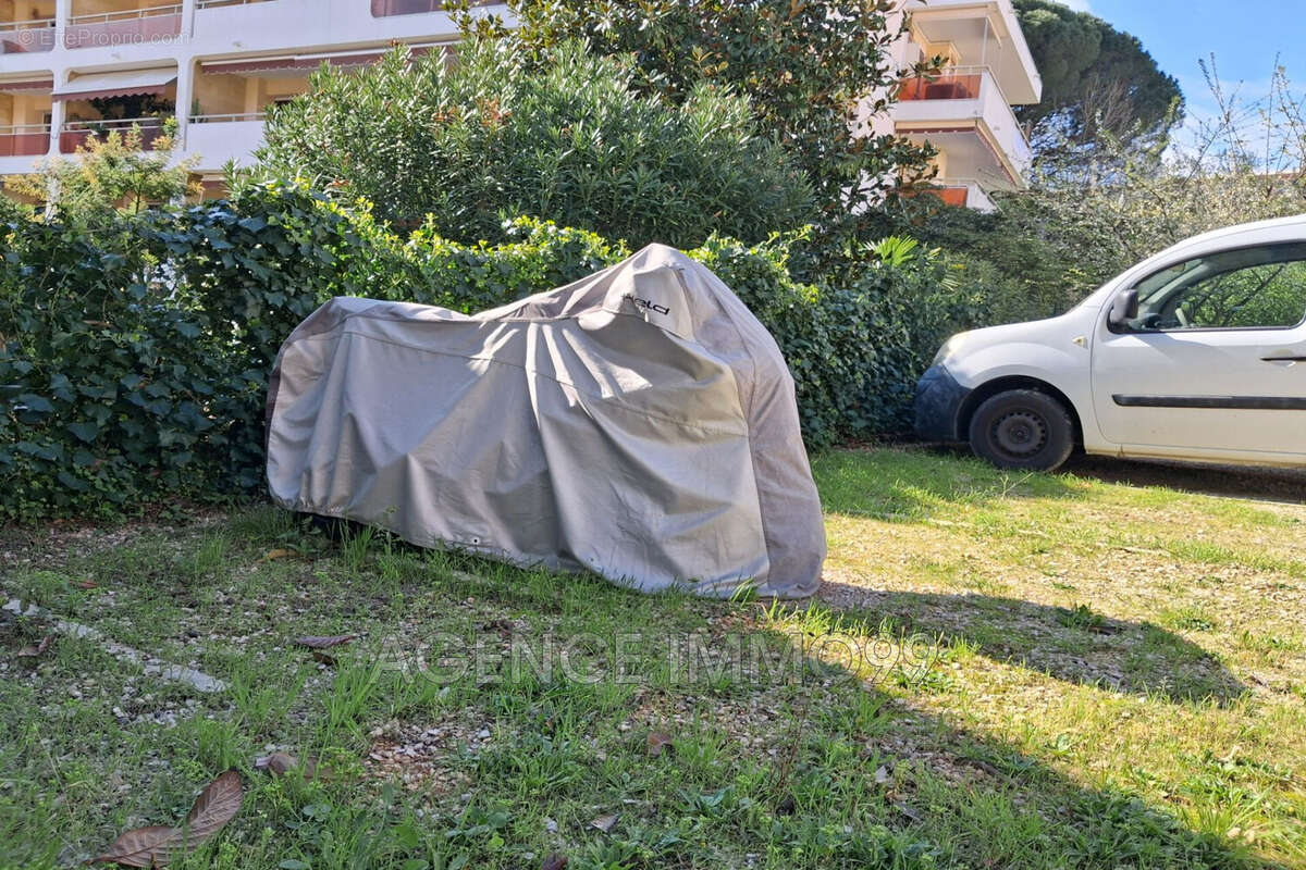 Parking à CANNES