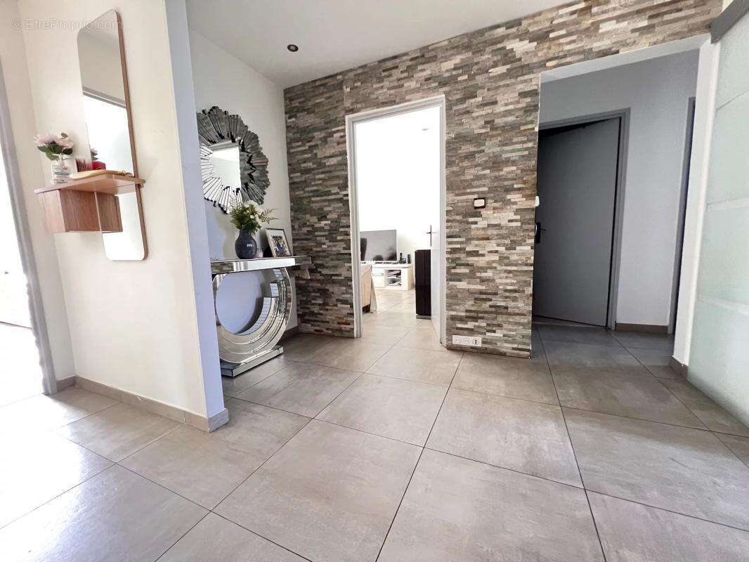 Appartement à LES CLAYES-SOUS-BOIS