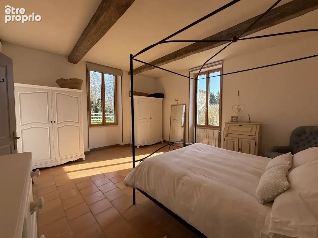 Propriété de campagne de 271m2 avec 5 chambres, piscine et 7896m2 de jardin - photo 11