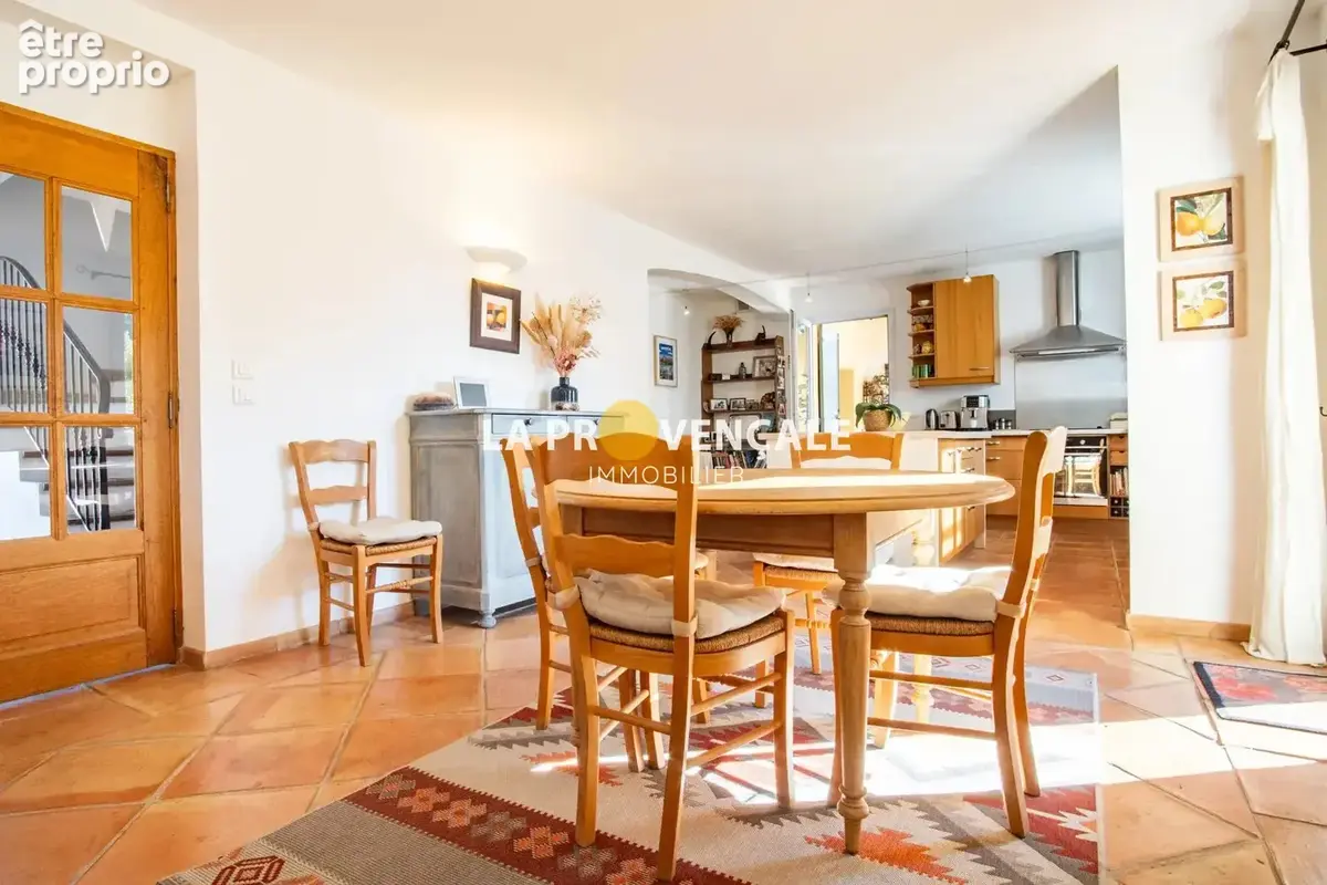 Maison 5 pièces 155 m² à vendre à Pourrieres (83910) - photo 4