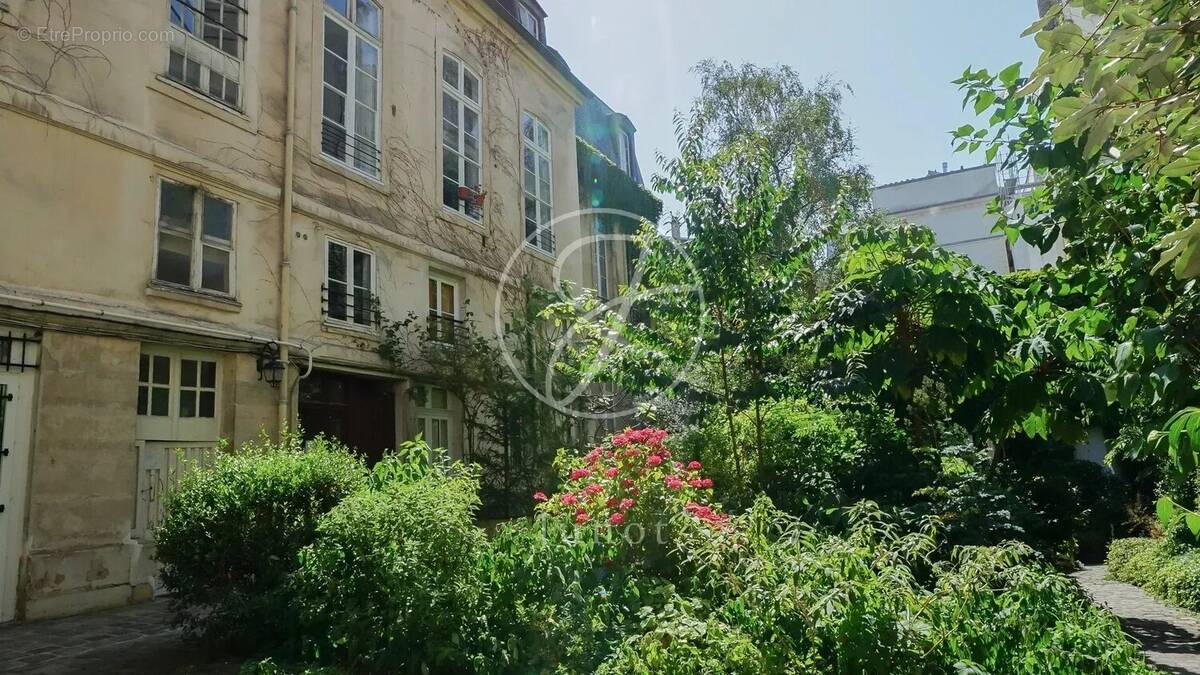 Appartement à PARIS-3E