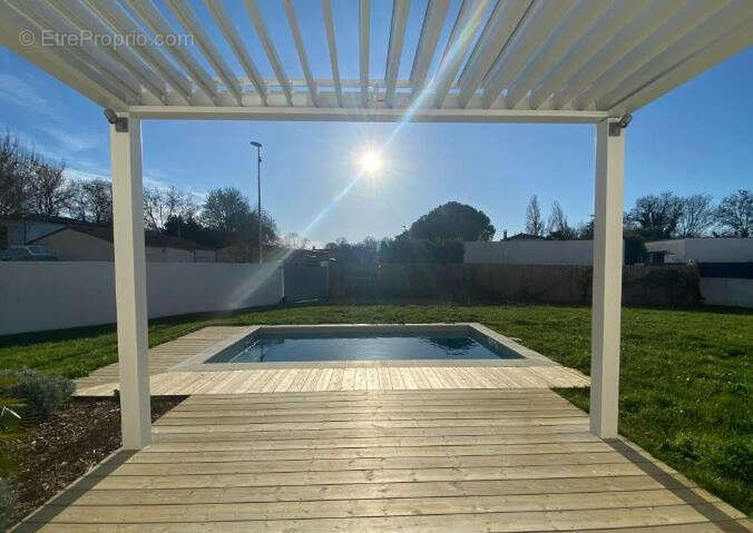 Maison à SAINT-LAURENT-DE-LA-PREE