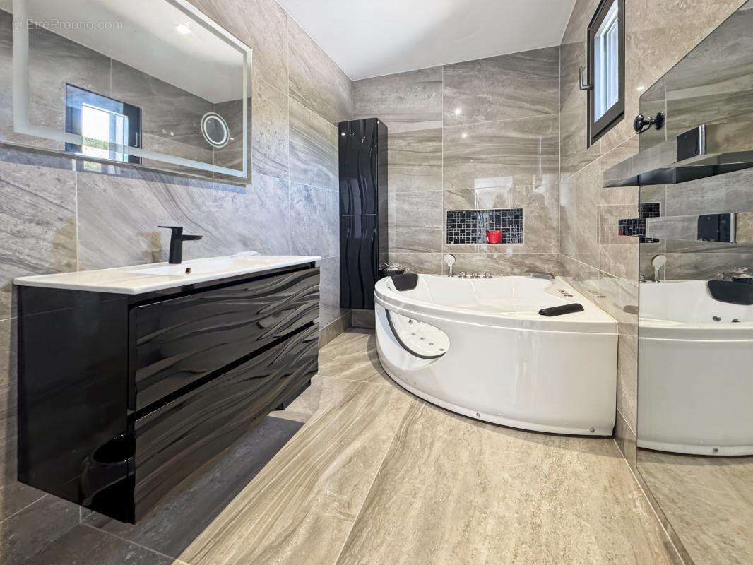 Maison à SEPTEMES-LES-VALLONS